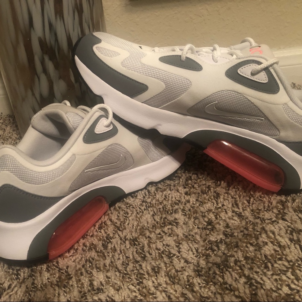 NWOT Nike Air Max 200
